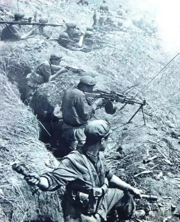 1979年，中央会议讨论出兵越南问题，会上，各将领态度有所不同，其中，叶剑英元帅