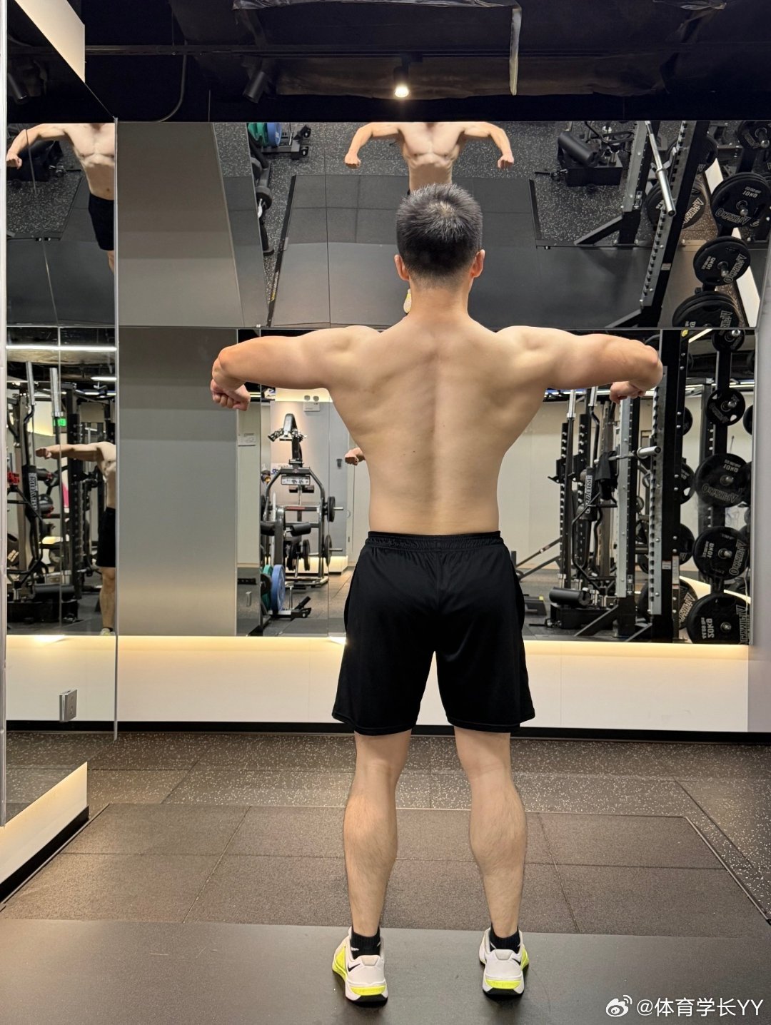 你喜欢看啥样的肌肉男体育生 ​​​