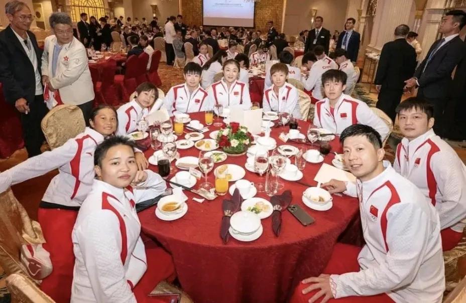 奥运健儿访问港澳，国乒三人成为最闪亮的星⭐

1、马龙:4次参加奥运会，共夺得6
