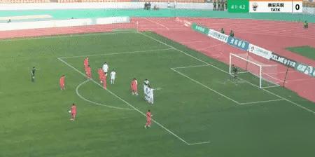 昨天下午的齐鲁德比，泰山B队栽了。
坐镇临沂主场，他们1-3输给泰安天贶，新赛