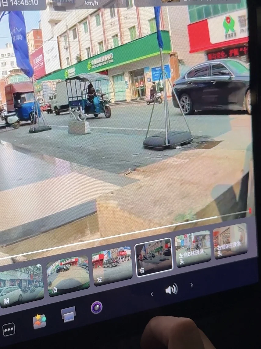刮蹭路边石墩  特斯拉定损2w➕…