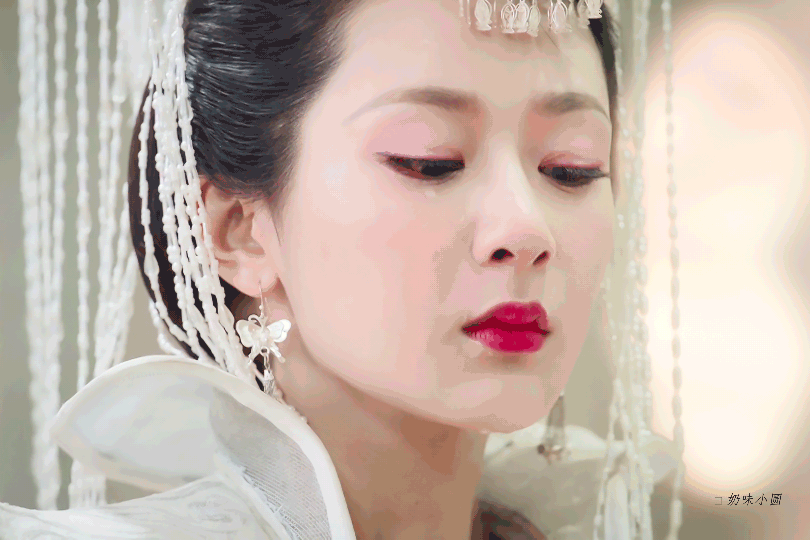 杨紫七年前播出的香蜜热度又水灵灵的破万了，长尾好剧就是会吸引人去看，很棒哇[期待
