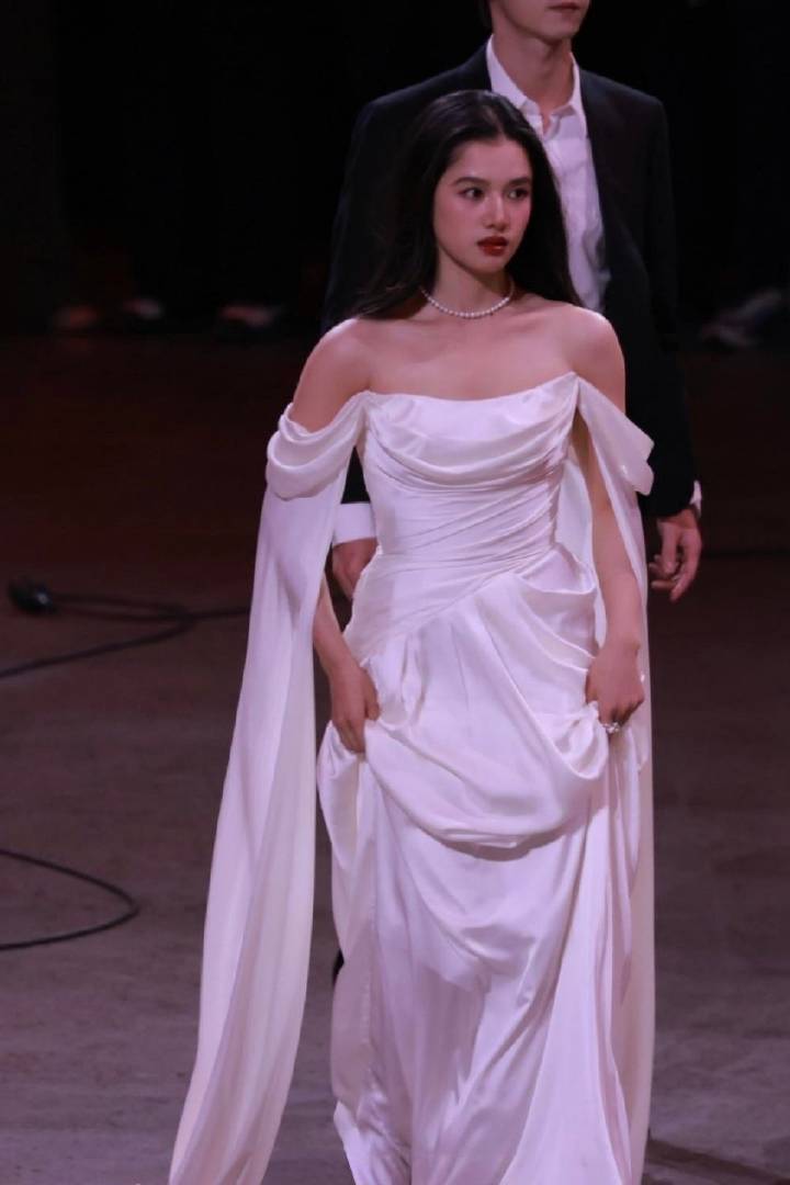 张婧仪之前的微博之夜造型 真是经典永流传 