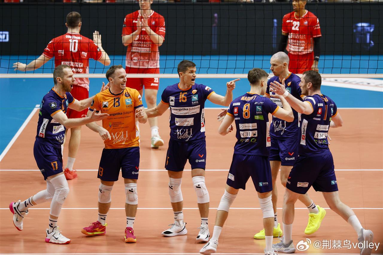 【男排欧联杯】半决赛首回合，意大利皮亚琴察主场3-2(30-28 25-20 2