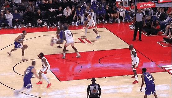 穿针引线！李凯尔这球传的真妙！
在今天NBA季前赛爵士对阵火箭的第四节比赛中，中