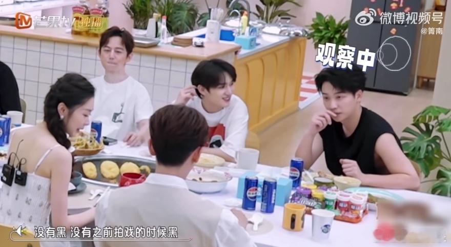 丁程鑫吴泽林也是在前排磕上了cp 宋轶丞磊的氛围感真的没话说！自带结界甜到齁，丁