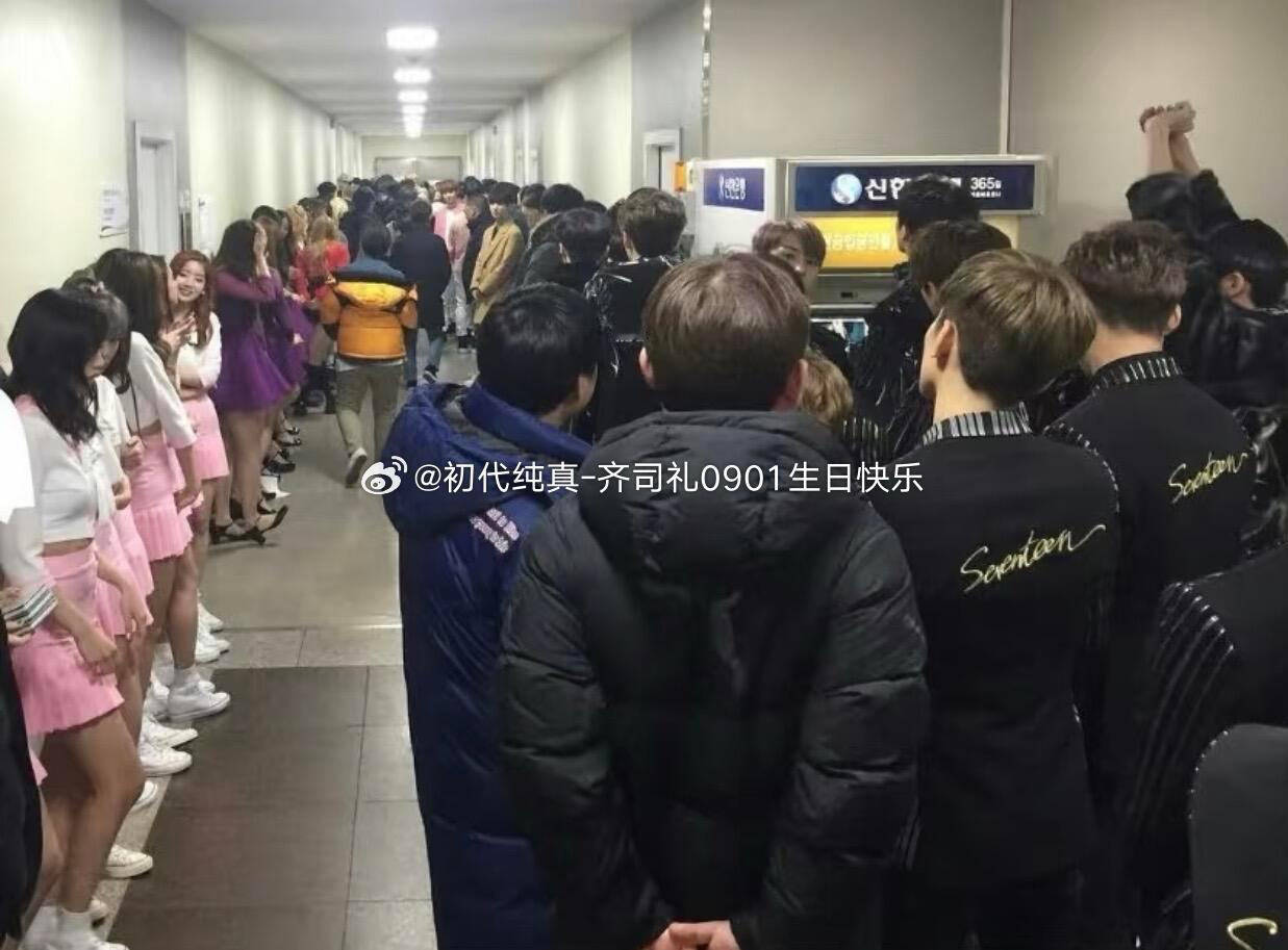 原来小韩的打歌后台走廊是这样的 ​​​