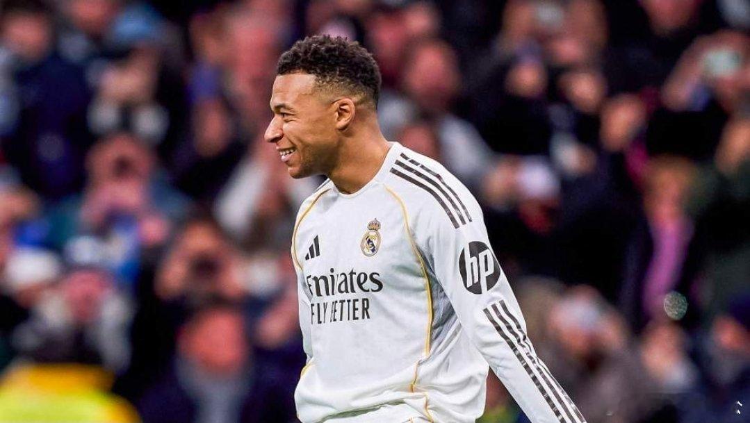 长江后浪推前浪！今日C罗两个纪录遭哈兰德姆巴佩赶超在这个比赛日里，C罗的两个纪录