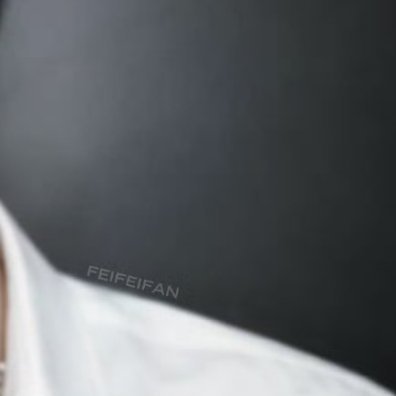 把苦难辉煌的过去、日新月异的现在、光明宏大的未来贯通起来，在乱云飞渡中把牢正确方