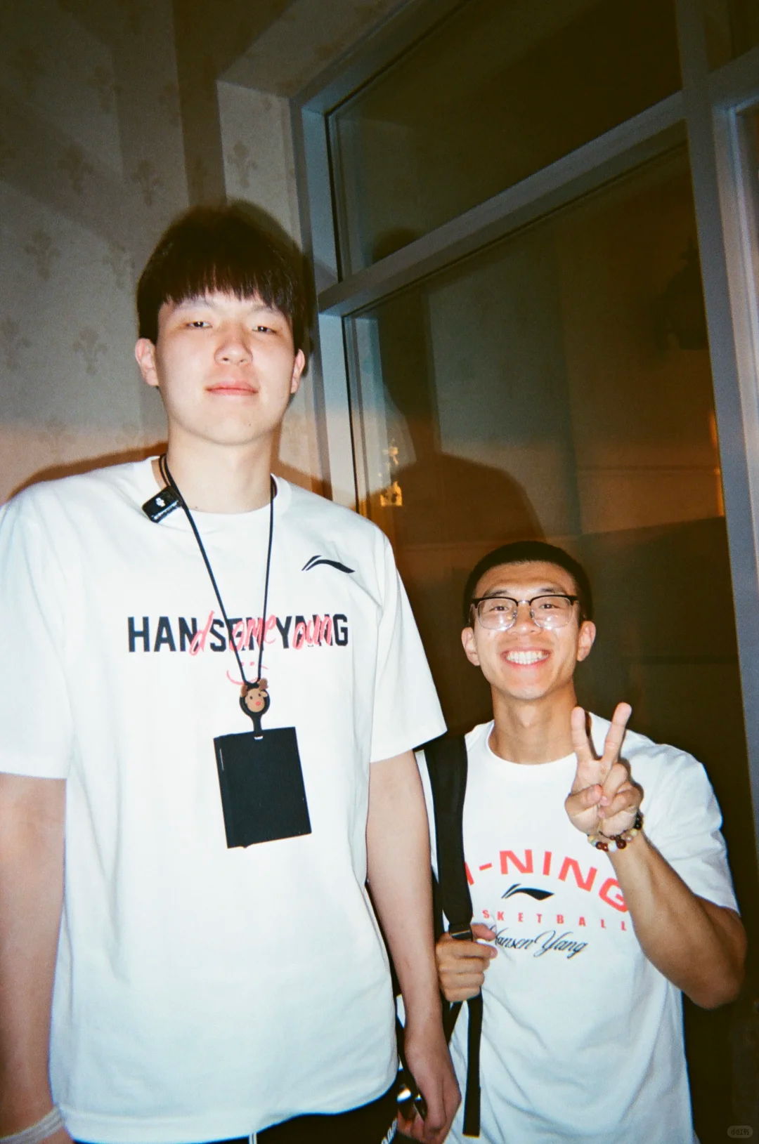 翻译说杨瀚森不应该被任何人轻易否定 杨瀚森的翻译刘禹铖发文：杨瀚森翻译Chris