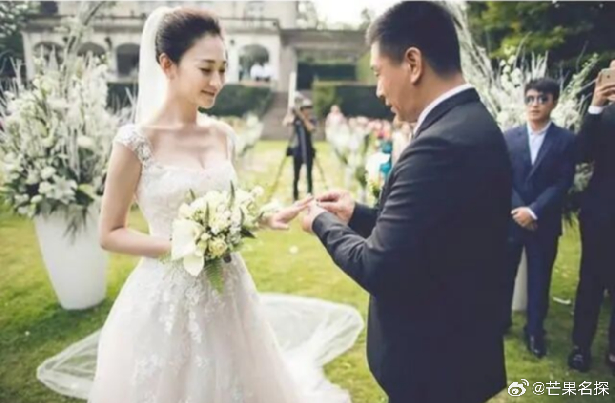 李小冉离婚李小冉发文确认，已于2025年11月和徐佳宁结束长达11年的婚姻，祝各