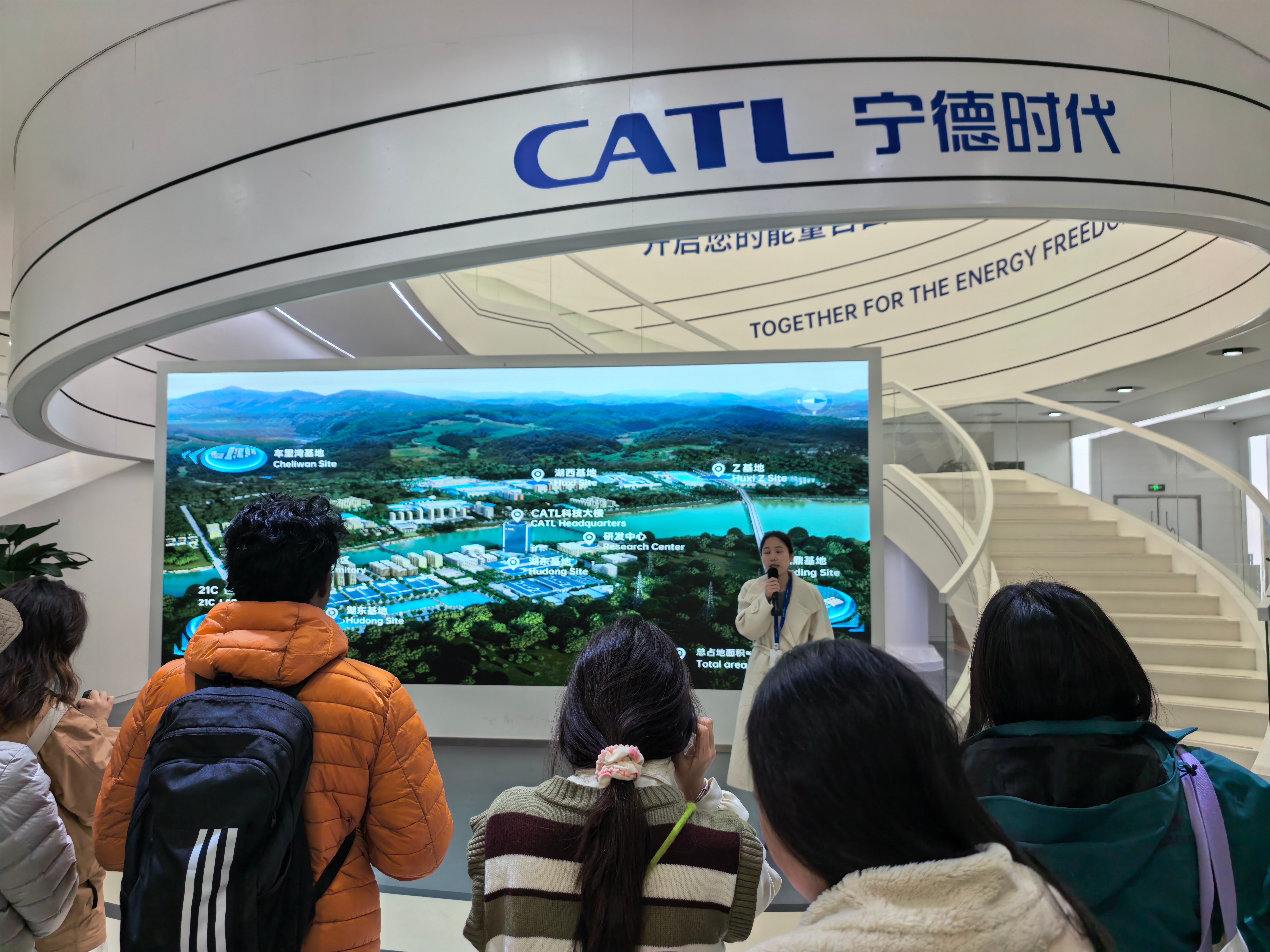 宁德时代2025年净利润722亿元 宁德时代作为全球新能源创新科技领军企业，以卓