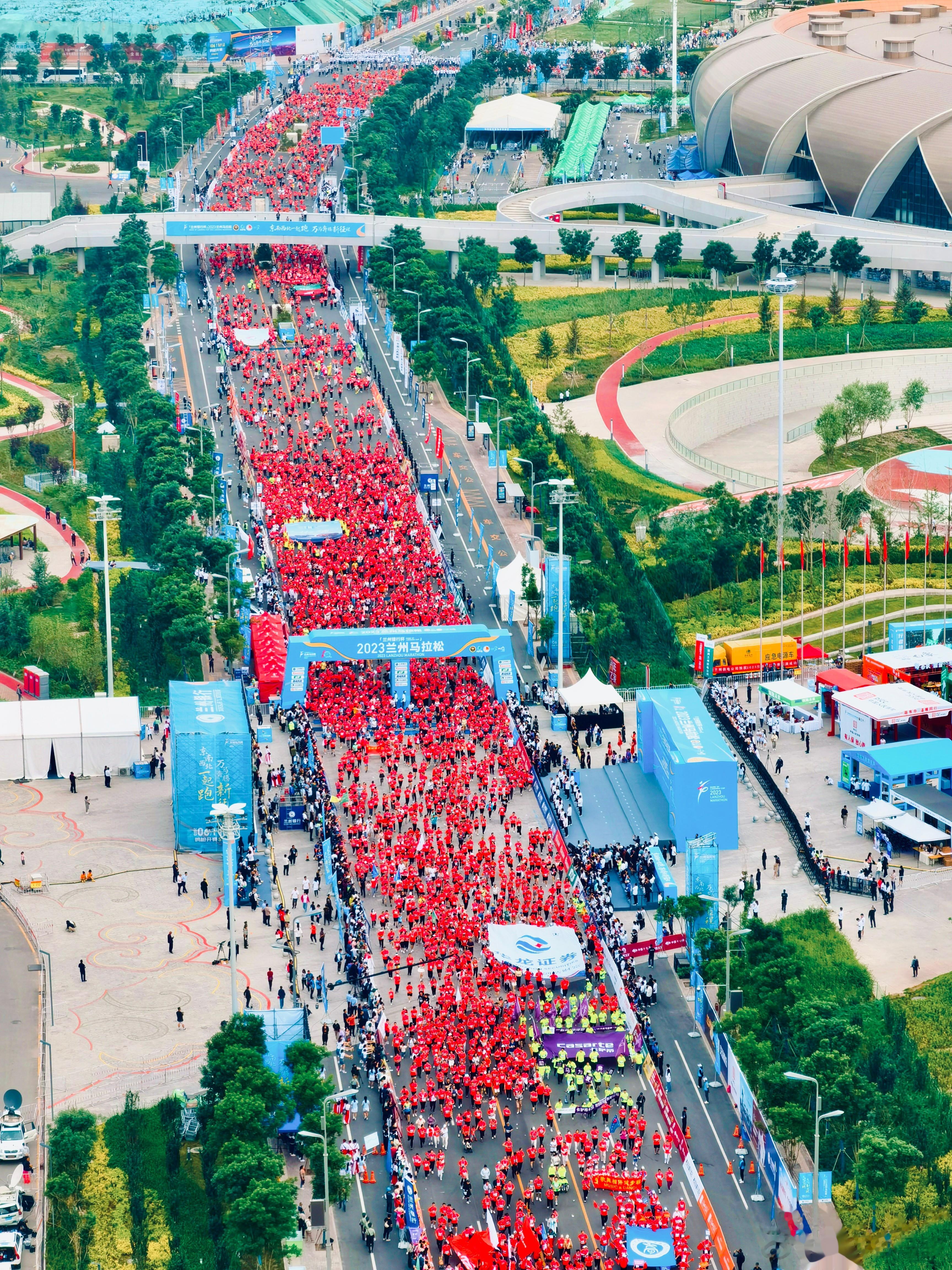 因为跟计划内采访冲突，所以跟🦁哥约定好的兰州马拉松“全马”遗憾错过，今年可是三