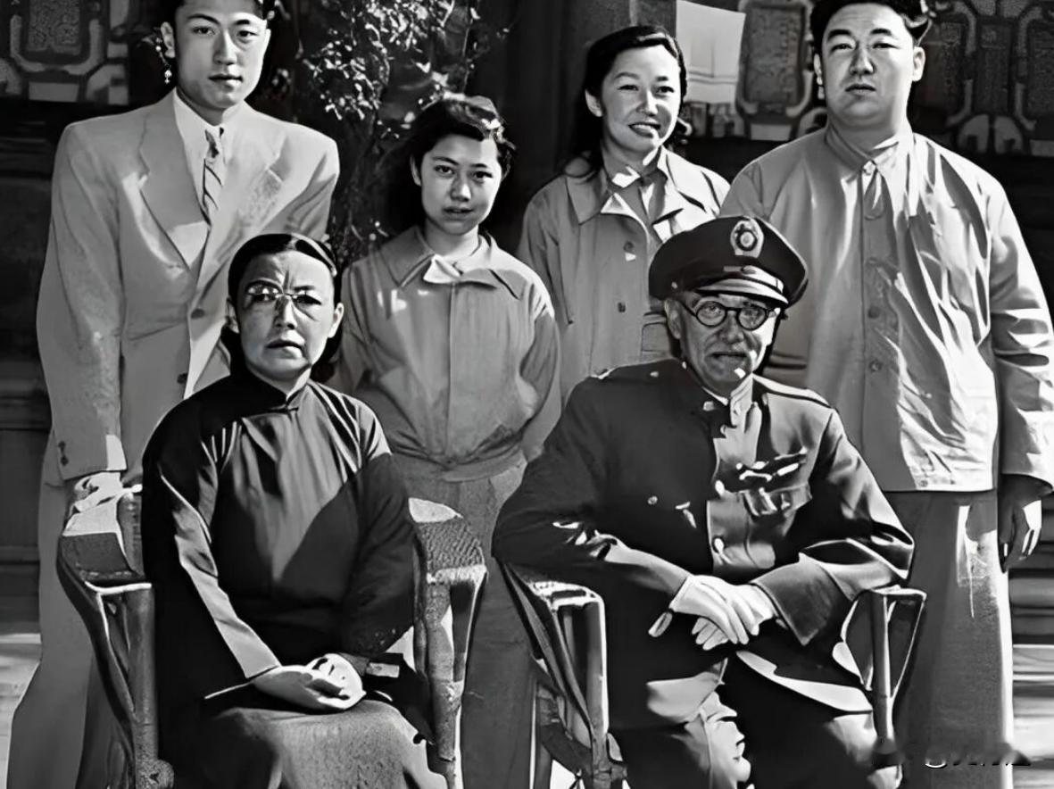 阎锡山有个堂妹叫阎慧卿，她比阎锡山小27岁这女人就是阎锡山的生活管家，阎锡山脾气