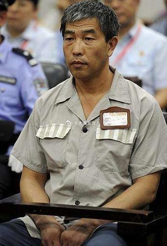 阿根廷 脏    咱们回顾一下，中国黑哨、黑裁判陆俊，是怎么吹黑哨、保护一支球队