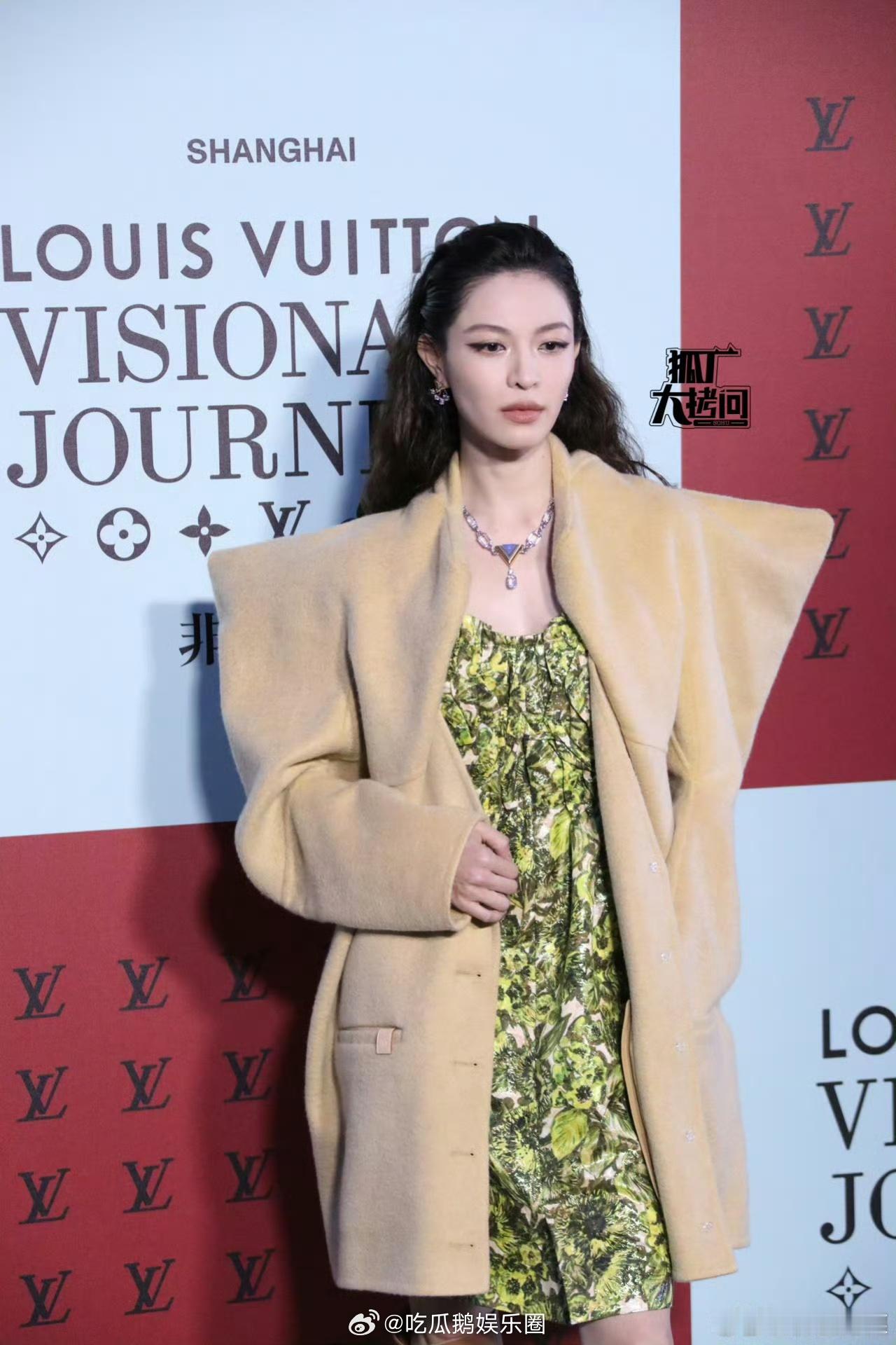 钟楚曦不热吗钟楚曦你不热吗钟楚曦可真有你的，果真是一点都不走寻常路了，昨晚活动上