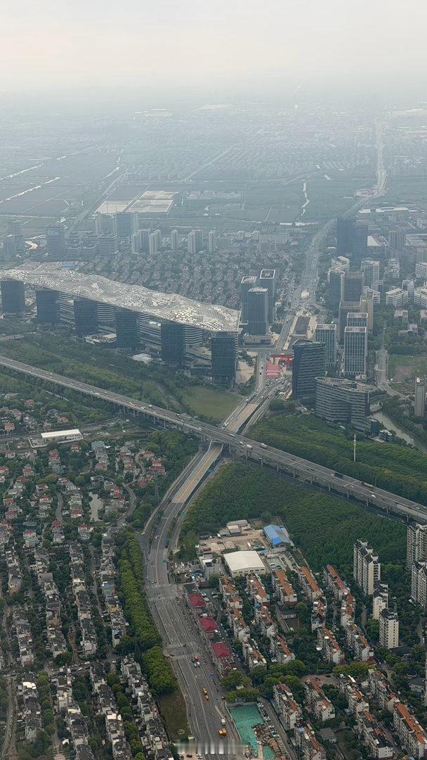 最近去试驾克总很明显感觉我们很多合资自主品牌去年对标特斯拉Model 3/Y 和