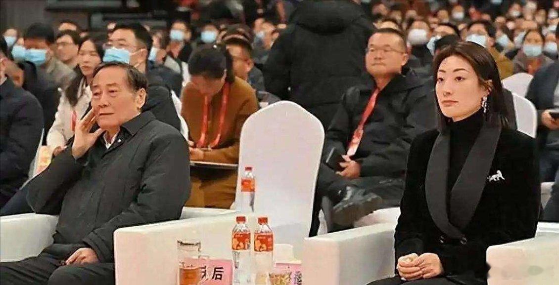 明知道自己做错事情，是女儿帮自己保住体面的情况下，宗庆后不仅没有感谢女儿对自己的