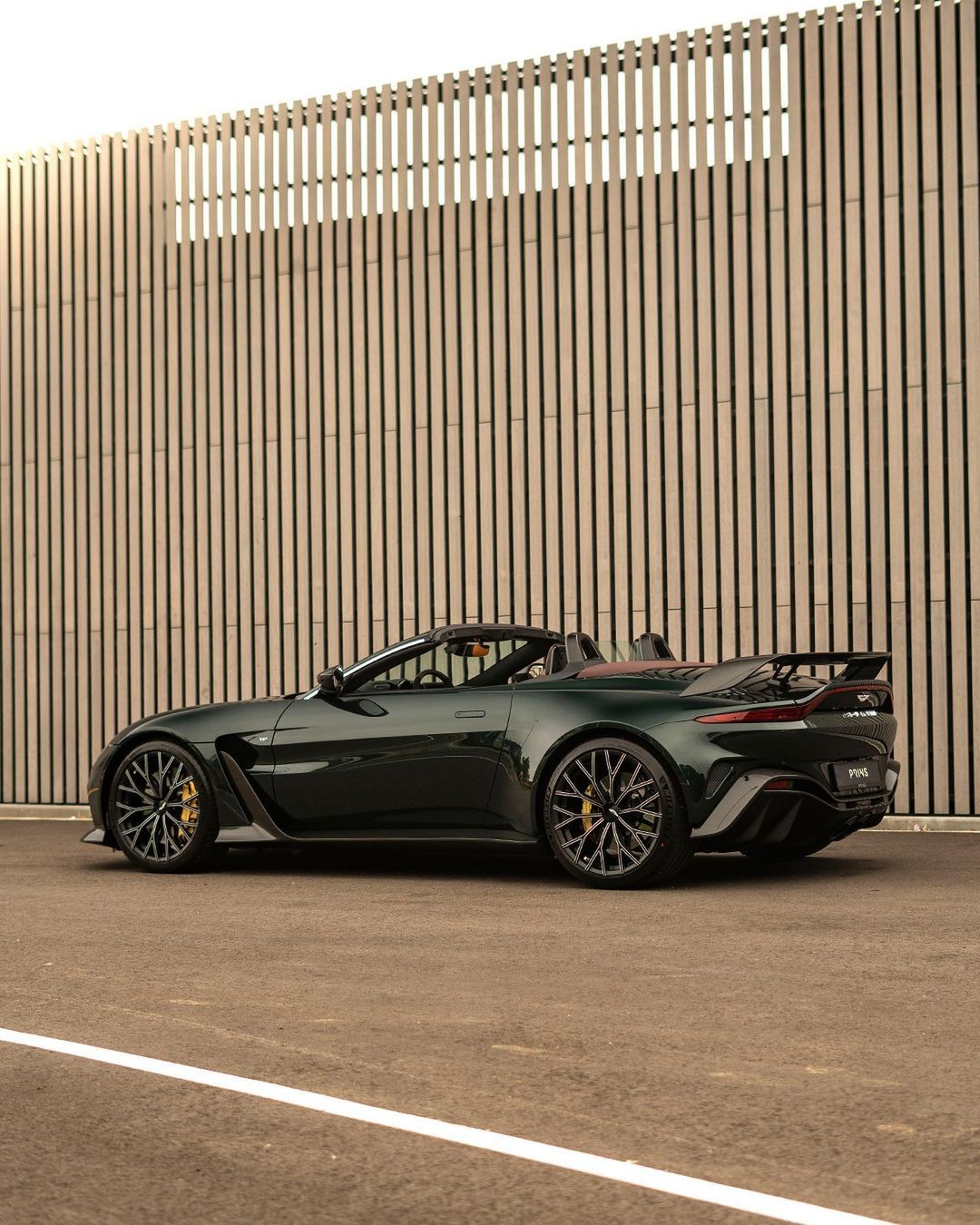 阿斯顿·马丁 V12 Vantage Roadster ​​​