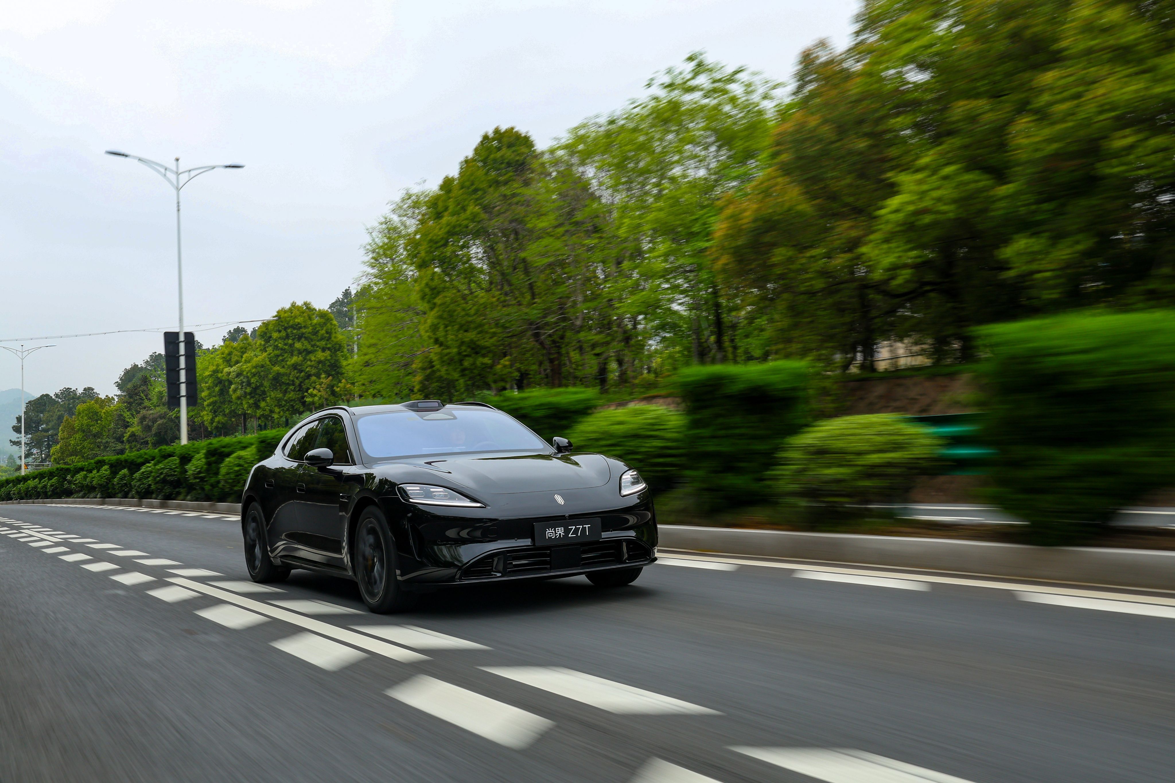 尚界Z7动态评测首发 这几天在浙江遇上阴雨天，也是把尚界 Z7 带到各种复杂的路