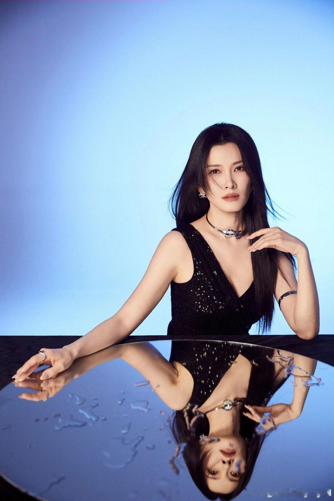 徐洁儿坚强的女人不能哭真正的强大，是敢哭也敢向前。徐洁儿分享心境、全力登台，数次