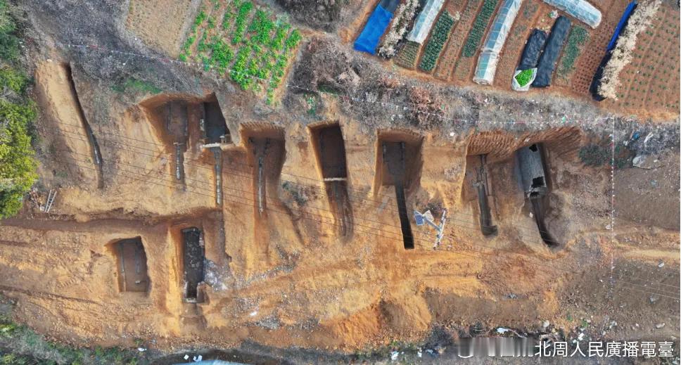 南朝考古 鸡笼山墓地与华丰窑址群 揭示六朝至明清聚落生活轨迹网页链接鸡笼山墓地前