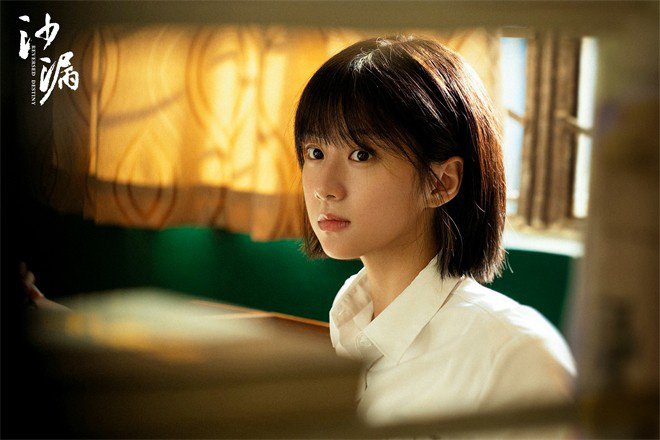 正值2024年盛夏毕业季，由饶雪漫同名小说改编的电影《#沙漏#》正在影院热映中。