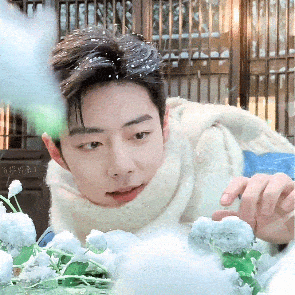 肖战是去拍戏了不是去和亲了这什么词条啊，本人看见都害羞了[允悲] ​​​