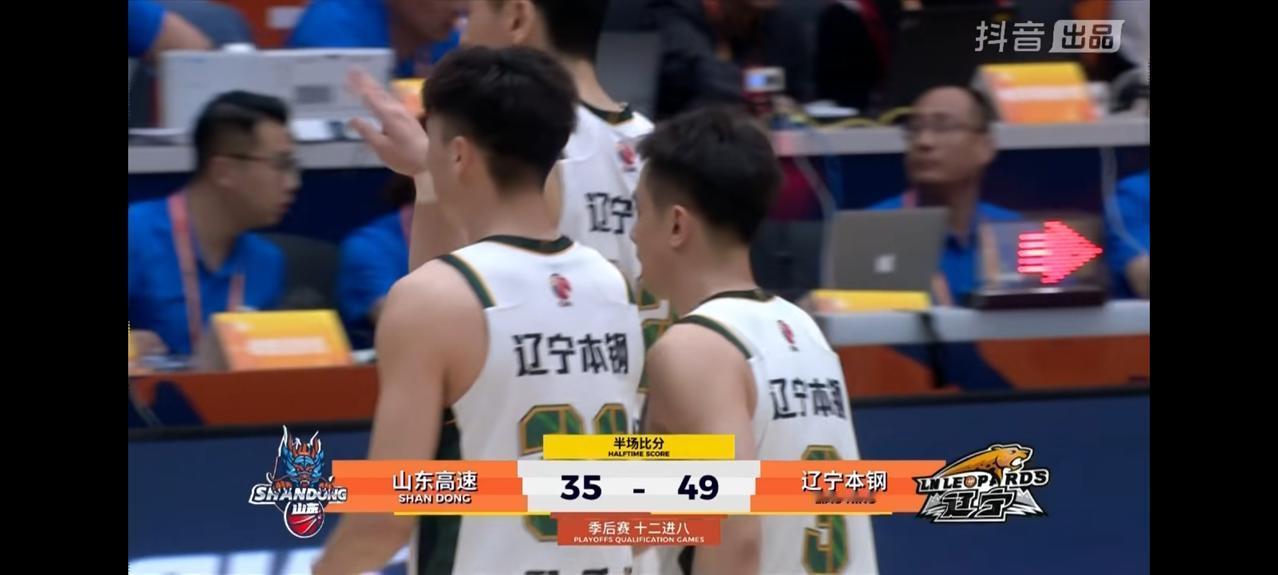 山东高速打得什么玩意？怎一个乱字了得！外援克里斯、帕塞尔只知道持球单干，手感又不