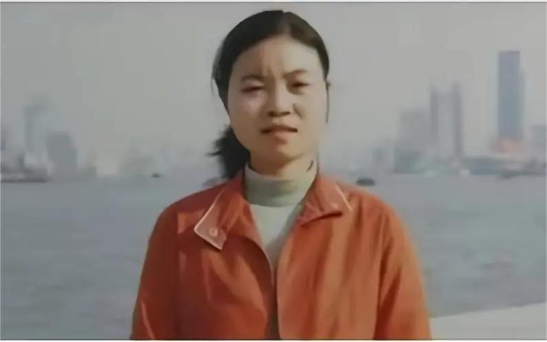 有些父母，只需要站在道德制高点上轻轻一挥，就能毁掉儿女的一生。

贫困的女研究生