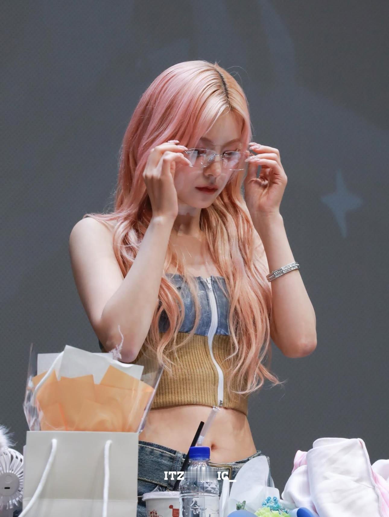 🤤🤤©itzyholic_ /toooqiu 