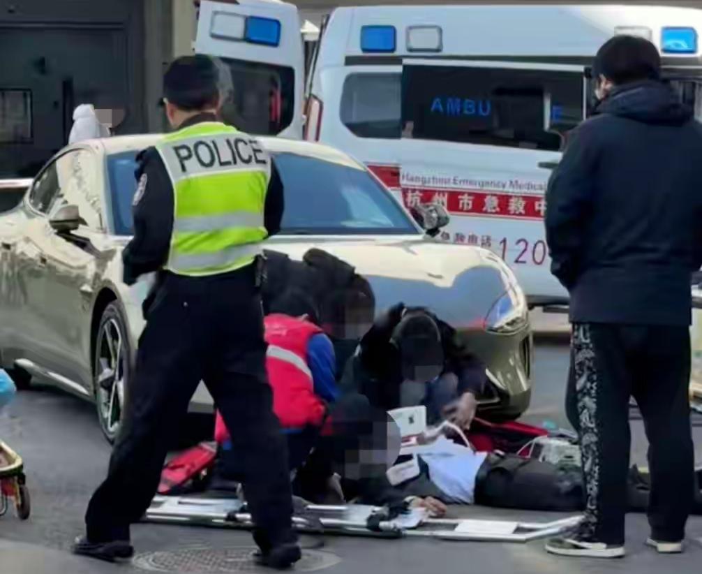 新买小米车还没开出园区，就把人撞死！30多岁师傅蹲墙角莫名没了
 
各位朋友，这