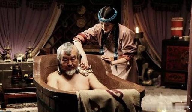1204 年，成吉思汗俘虏了已嫁两任丈夫的太阳汗皇后古儿别速，并立她为自己的皇后