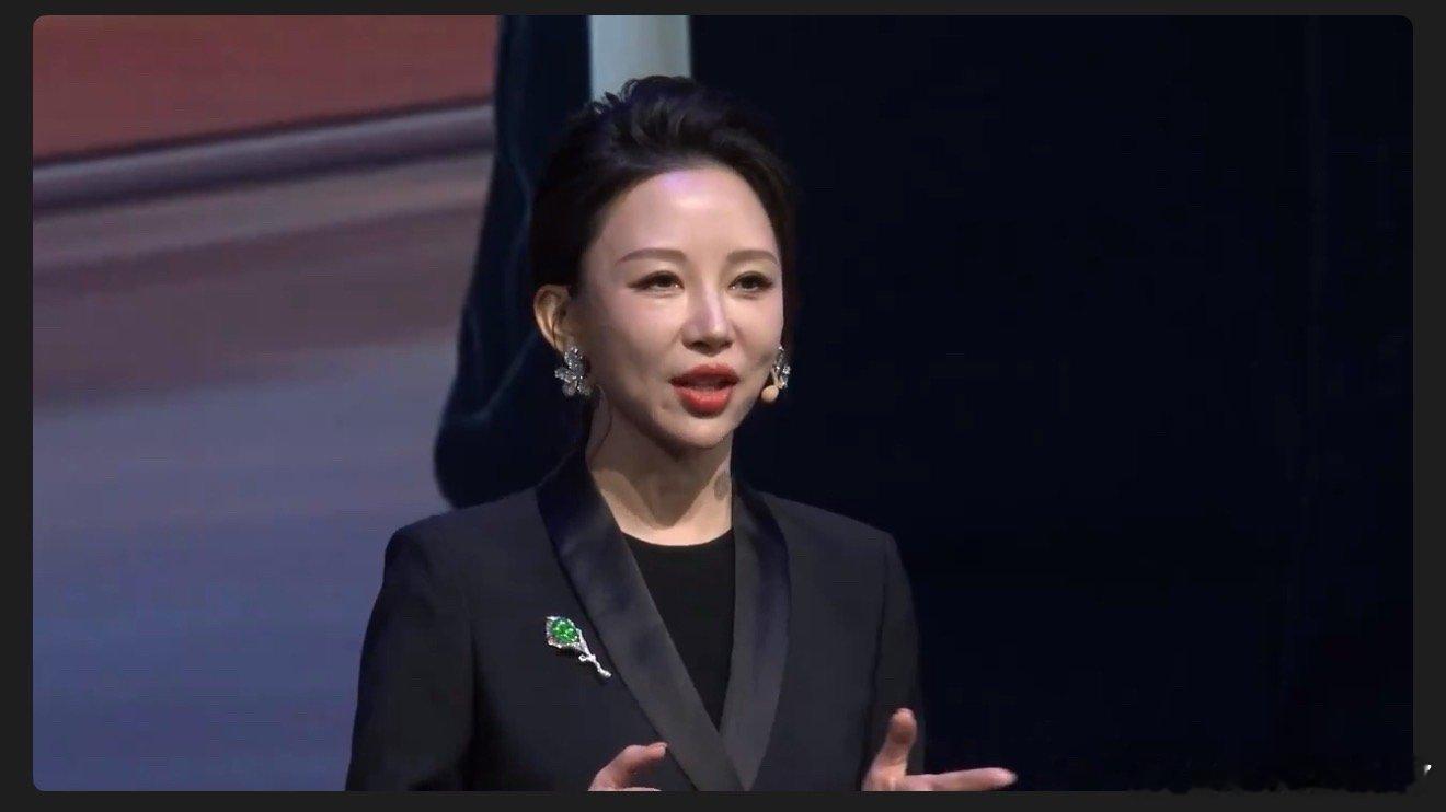 九球天后这也太美了吧，腾势是懂我们的新能源MPV冠军腾势D9第30万辆达成