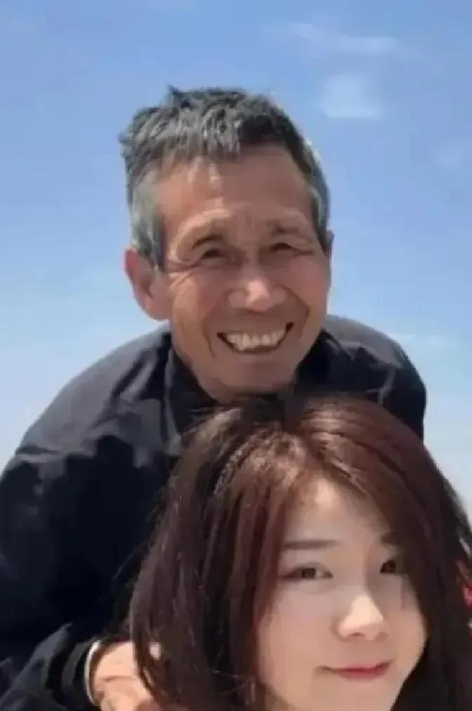 1997年，河南一个50岁光棍，捡回1名女婴。不料，送她读书后，她竟怒问：“穷到