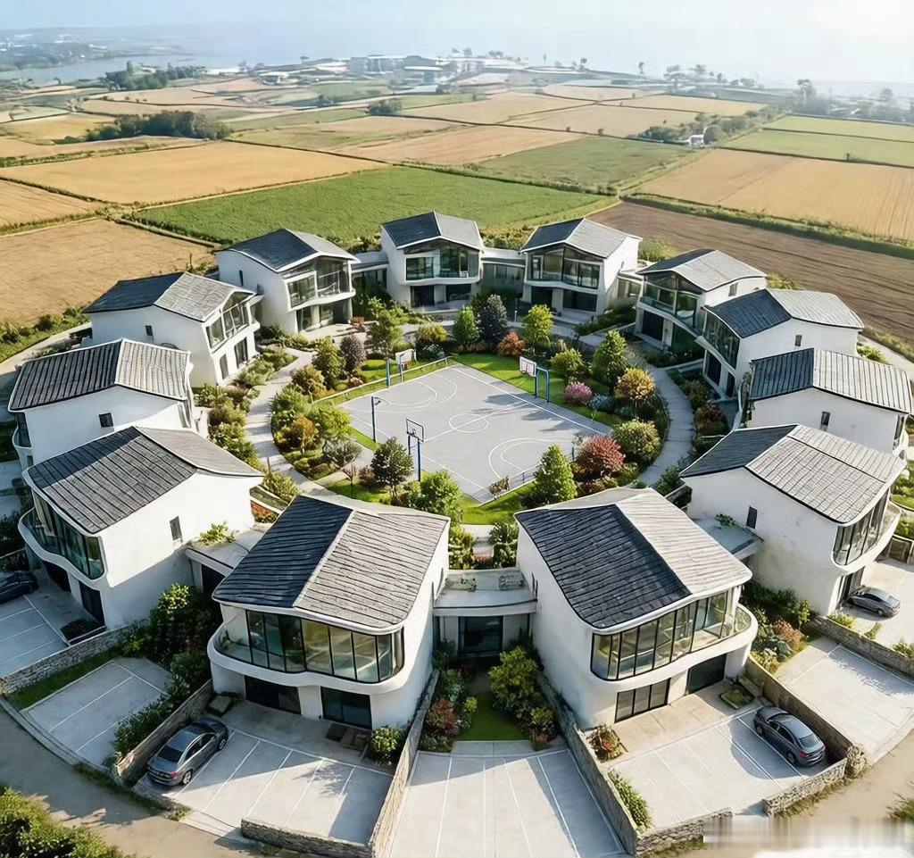 有钱人任性一个家族就是一个圈，中间是公园，外面是菜地，或者是私家停车位，是不是很