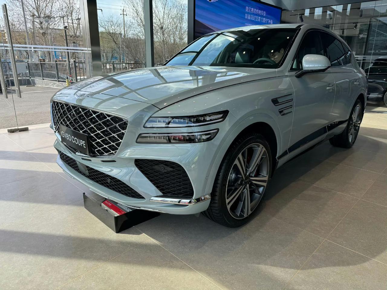 对标宝马X6，捷尼赛思GV80轿跑实车曝光。
看这个大溜背，这台车是COUPE车