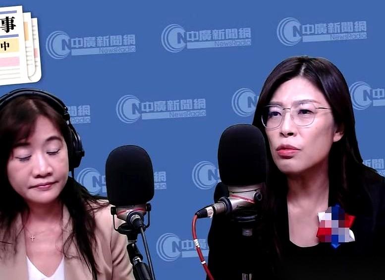 终于有人把这话捅破了。
不把你当自己人，就把你当提款机。
以前总觉得，人家是大哥