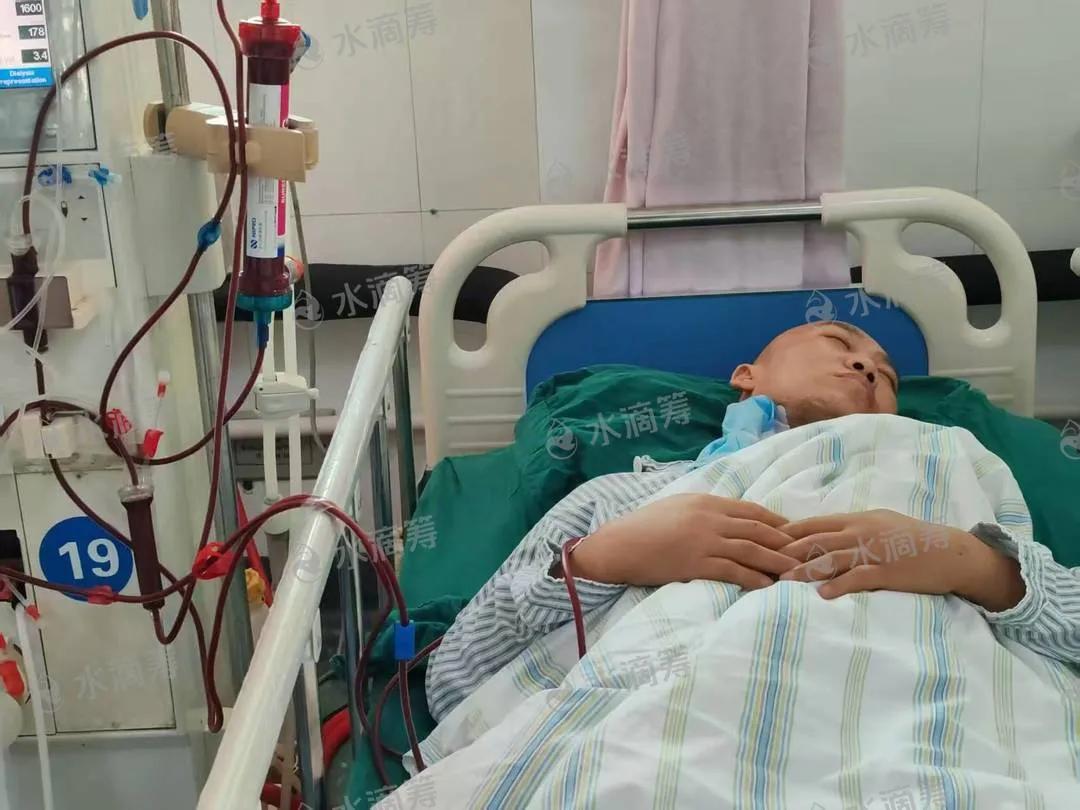 四十九岁的年纪，就得了肾衰竭和心力衰竭的老年病，这是不是有点太奇怪了？
我们村一