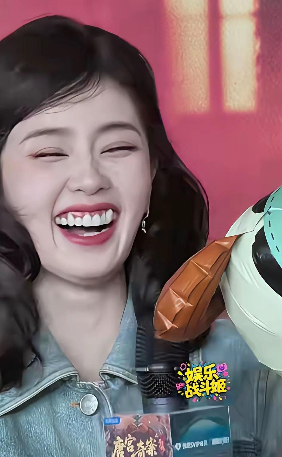 谁都有不完美的地方。没想到那么漂亮的白鹿牙齿竟然是这样子的！ 