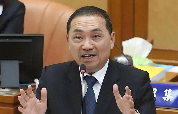 国民党最大的“内鬼”，终于露出了狐狸尾巴！

7月25日，台北凯达格兰大道被人群