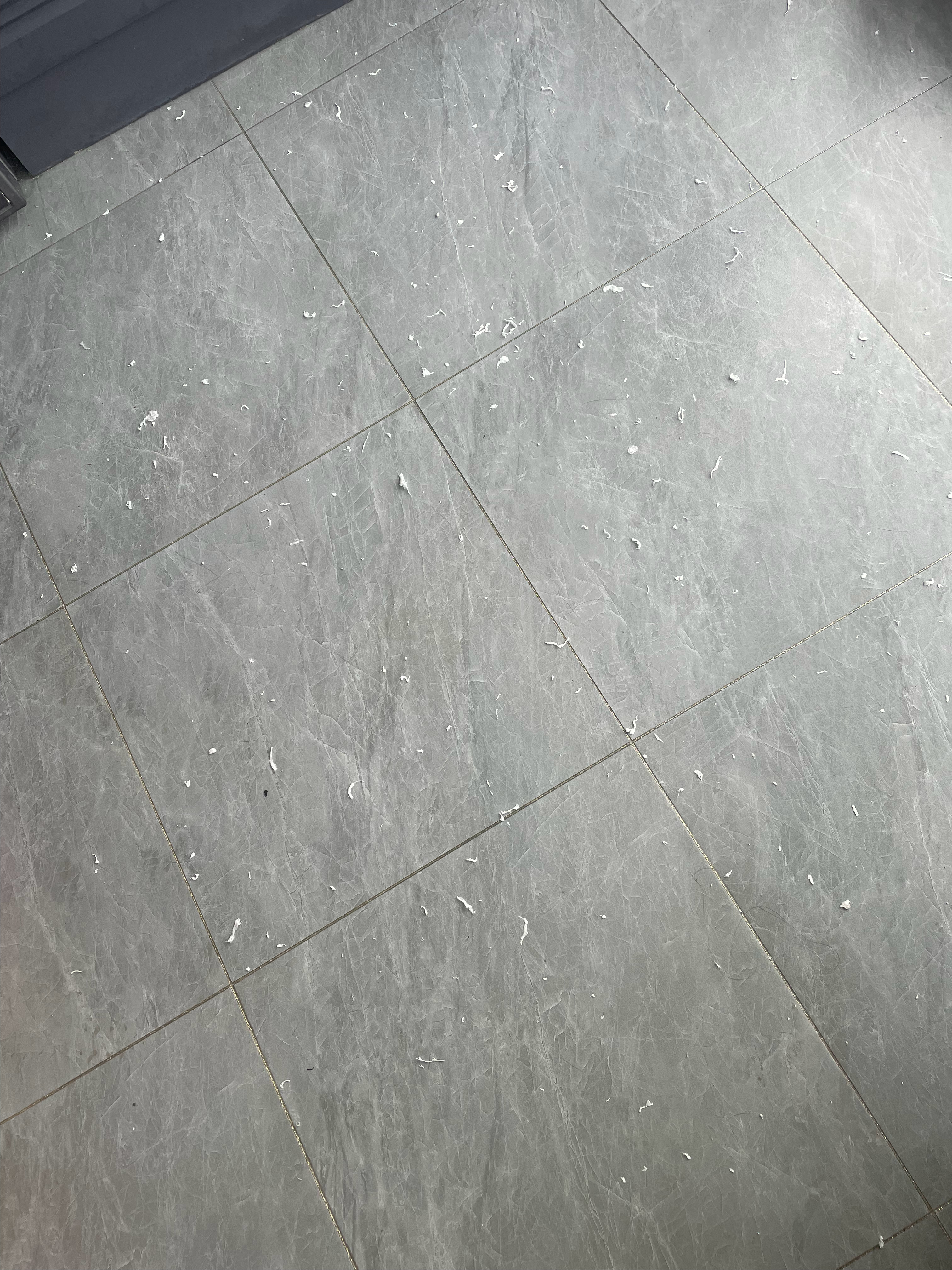 我吃饭就会用很多纸巾，旁边的人几乎都只是几张，我是一堆，可能是我吃的多原来吃饭要