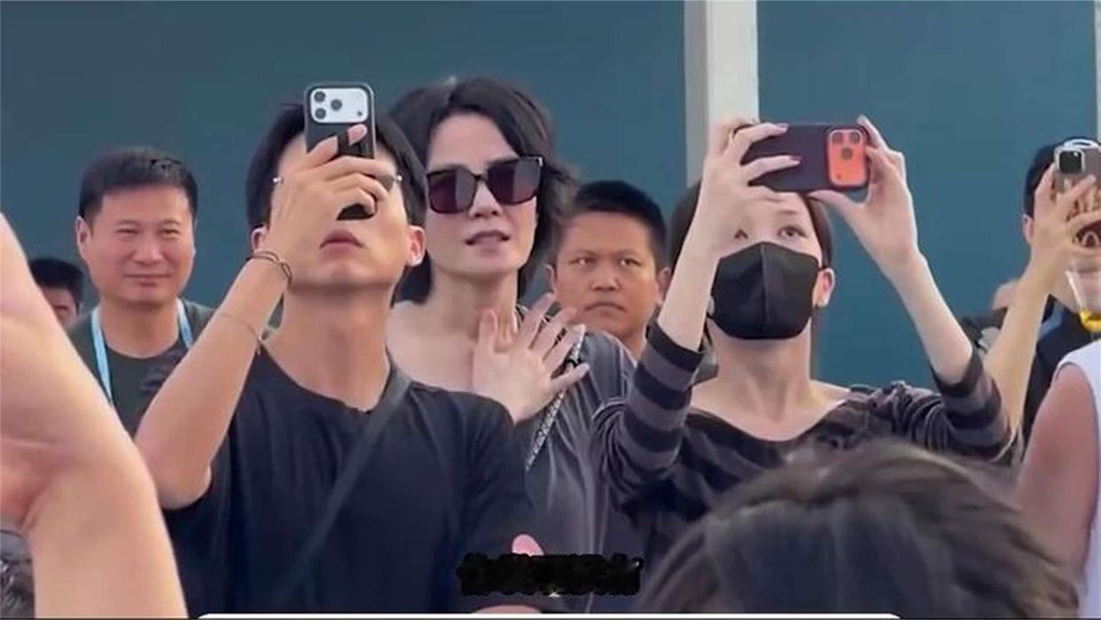 李嫣CLEANFIT炸街！和年轻王菲像复制粘贴，审美果然会遗