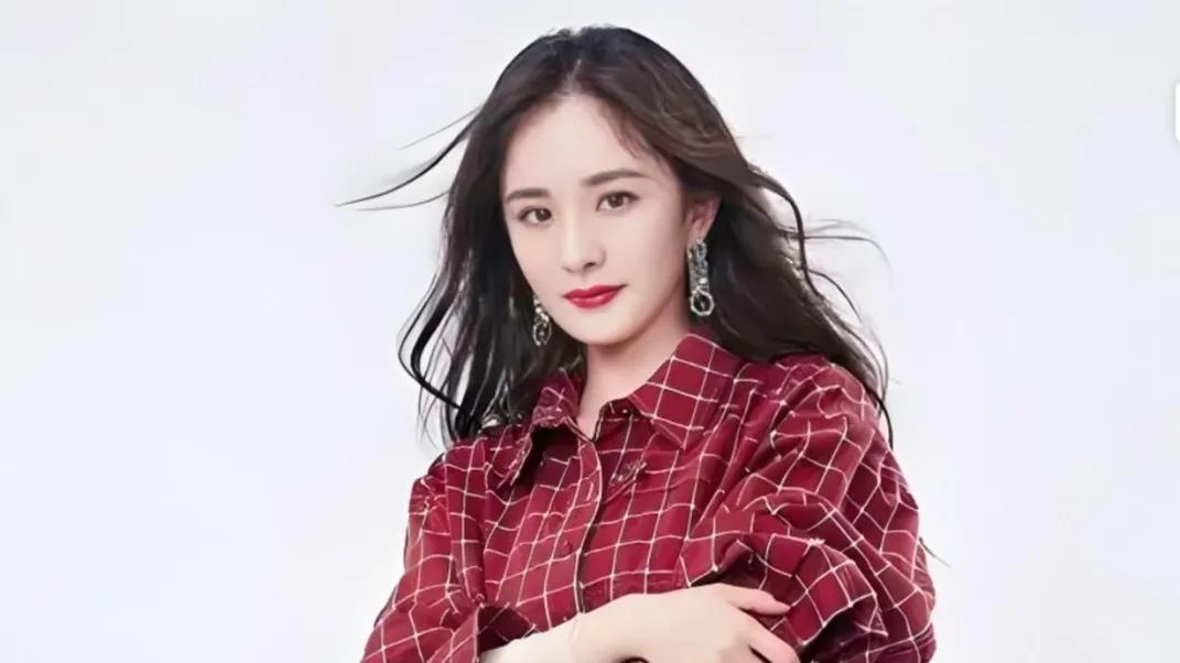 杨幂母女通话的“秘密阻碍”

每当杨幂试图与女儿通过电话聊天时，刘恺威一家便似乎