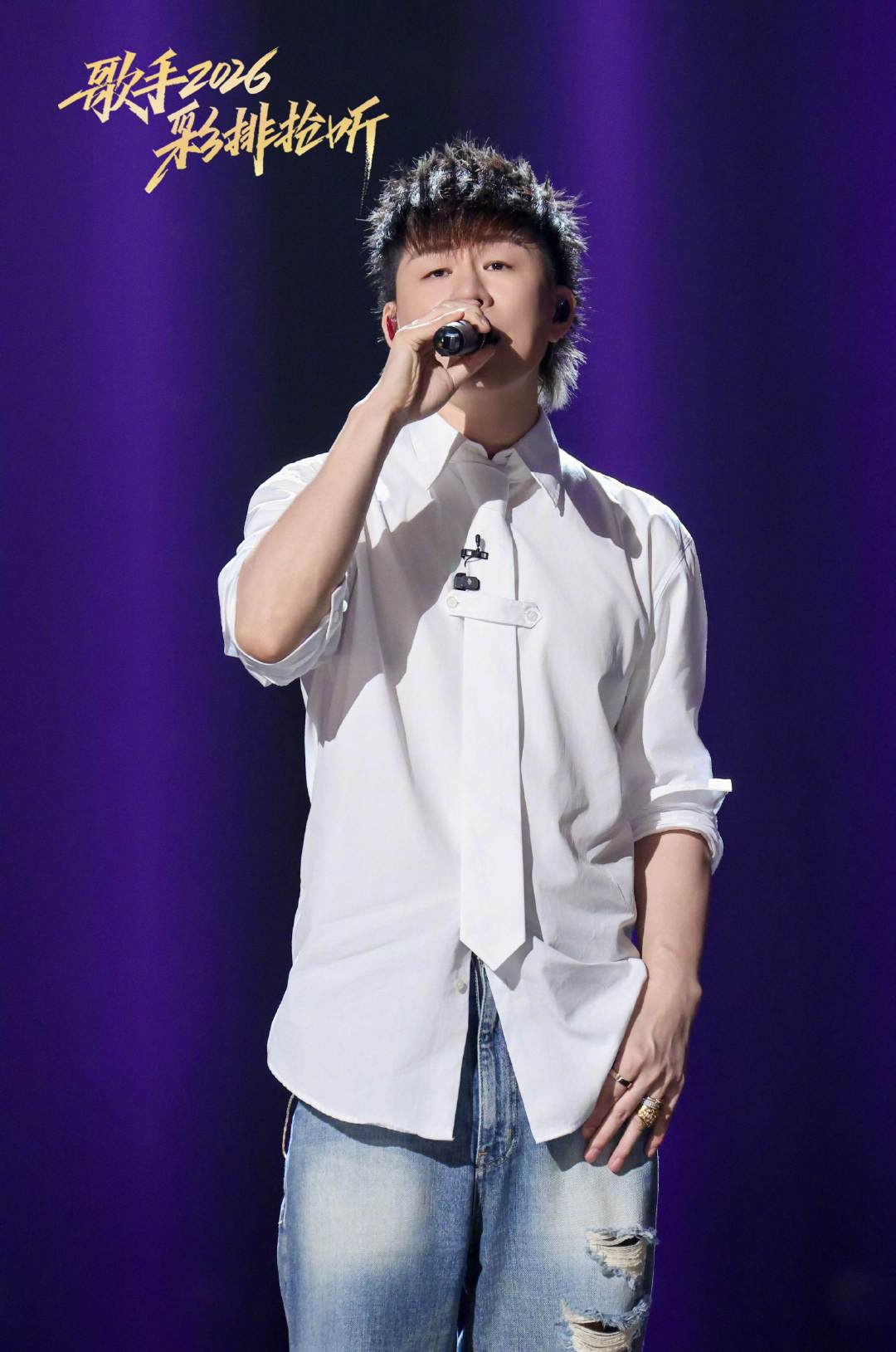 歌手直播胡彦斌编曲 沉敛起调，缓缓舒展，胡彦斌用编曲与歌声对话，诉说爱里难以落定