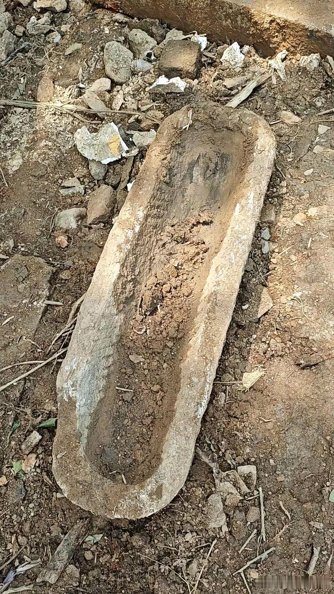翻建老宅挖出来的稀奇物，估计认识它的人不多了！您知道它是什么吗？