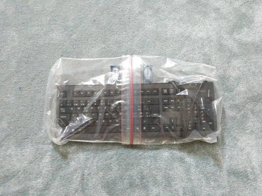 你可以通过将一个密封袋翻过来连接两个密封袋，从而制作一个更大的密封袋。