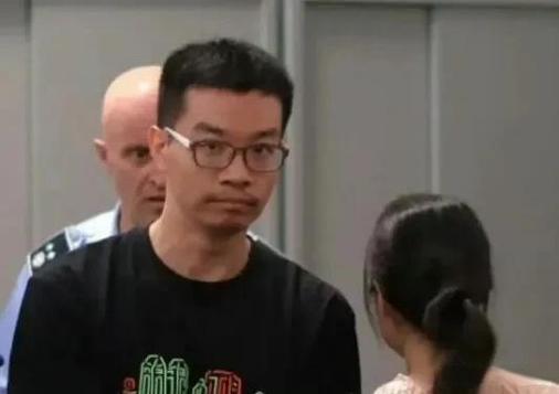 查内鬼，抓间谍！中国当务之急！上海科技人才徐泽伟，夫妻二人前往意大利旅游，刚落地
