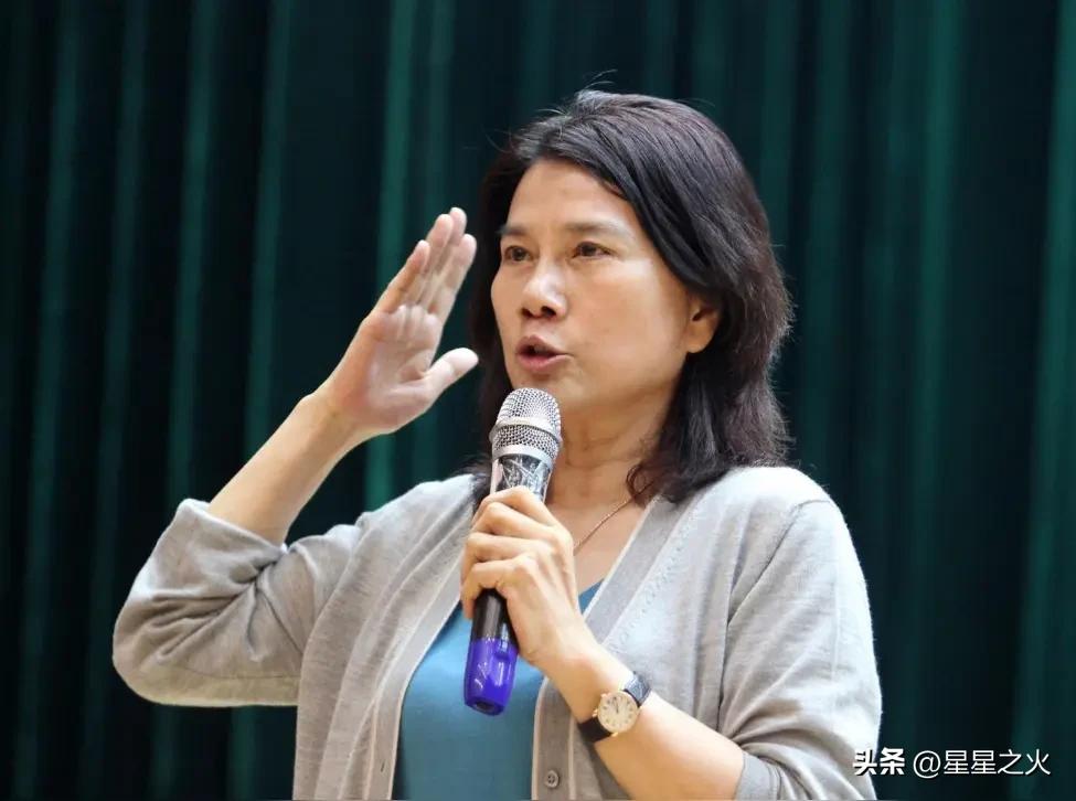 人怕出名猪怕壮，最近董明珠深陷各种离谱谣言。其实归根结底，董明珠只是犯下了三个最