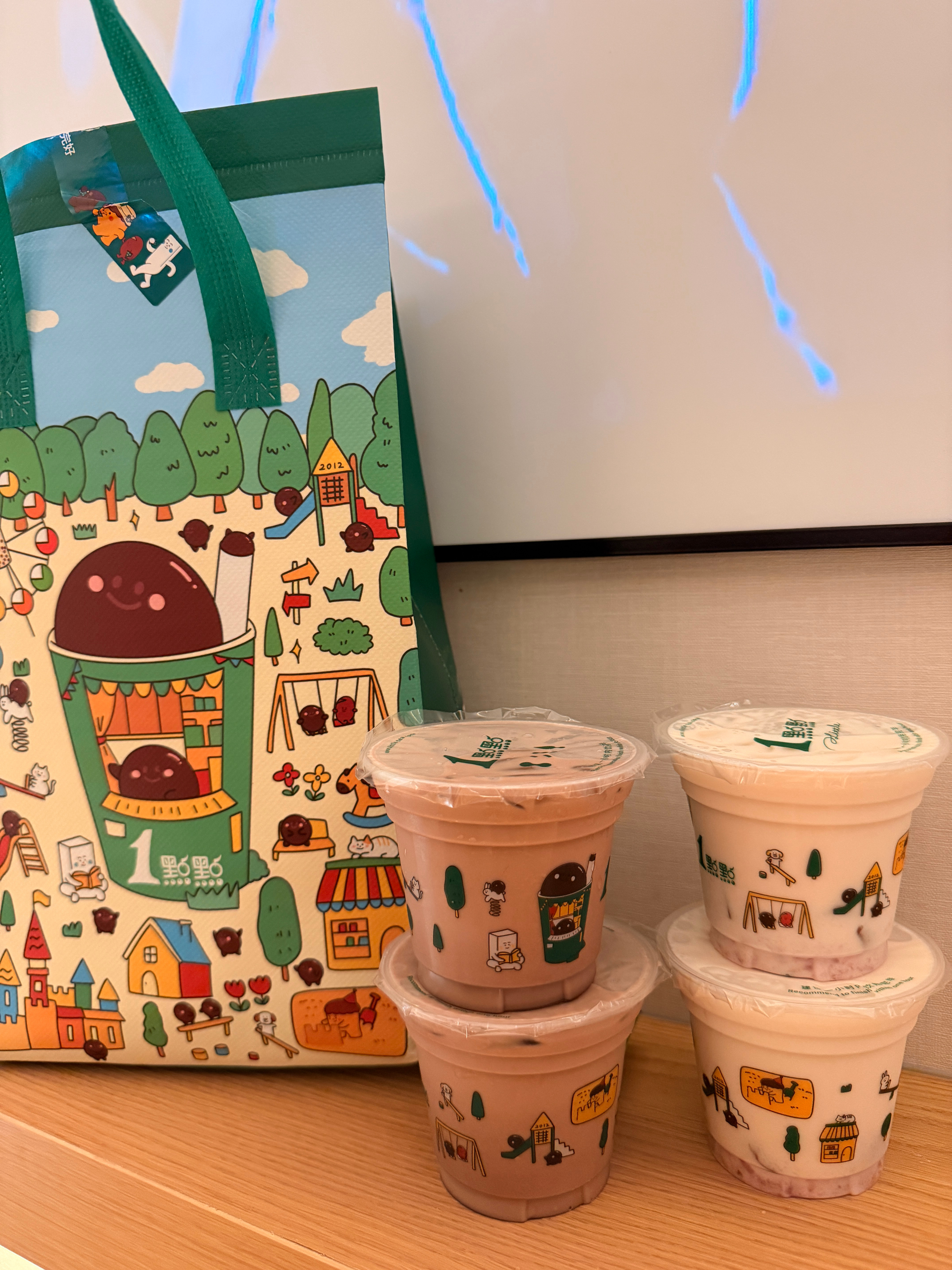 快六一了 喝点可爱的奶茶 
